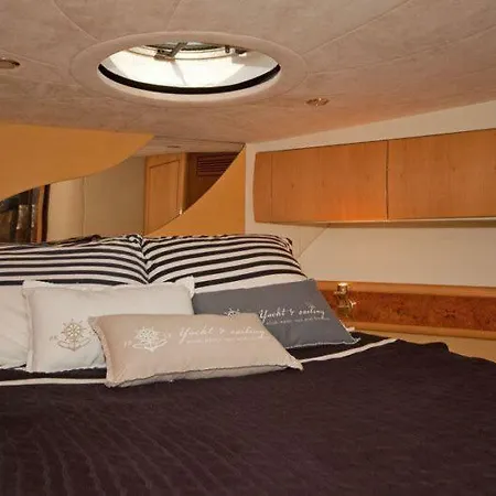 Bishop Bådhotel Mamaia